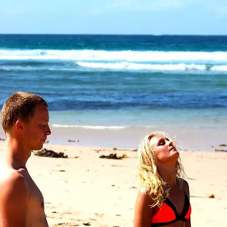 7feetsurfcamp بيت شباب *